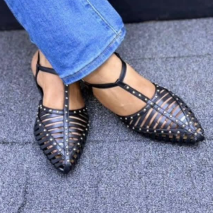 Flat shoes