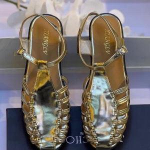 Flat shoes